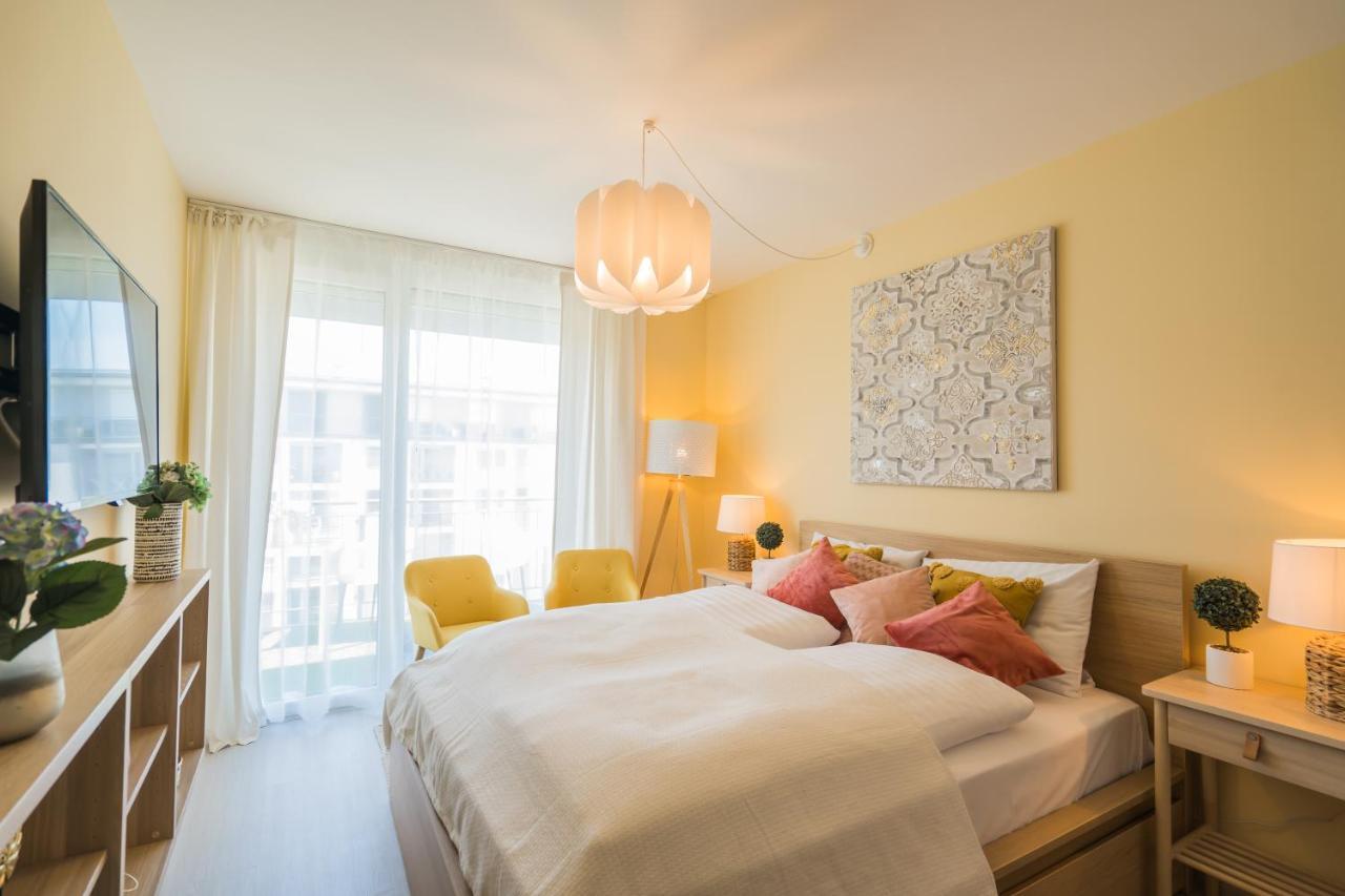 Mf Adriana Panorama Apartment Siófok Eksteriør billede