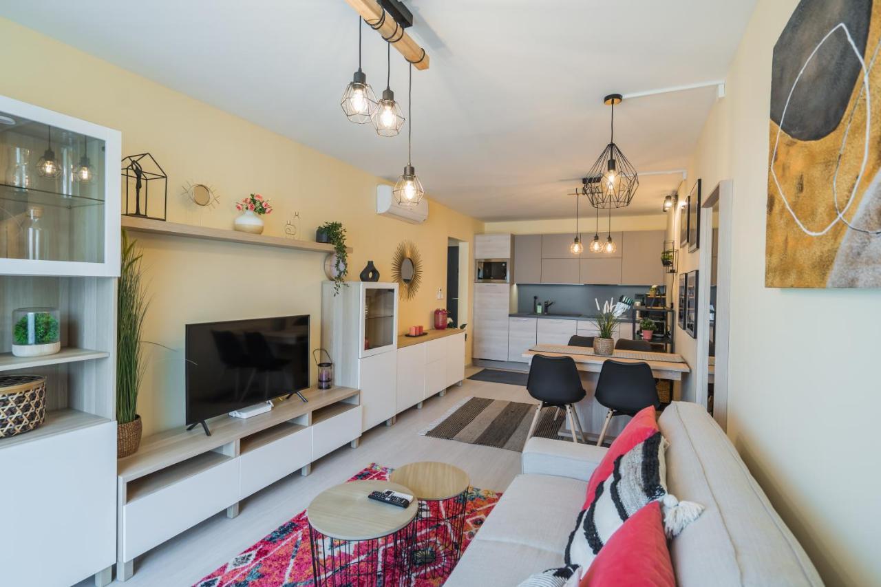 Mf Adriana Panorama Apartment Siófok Eksteriør billede