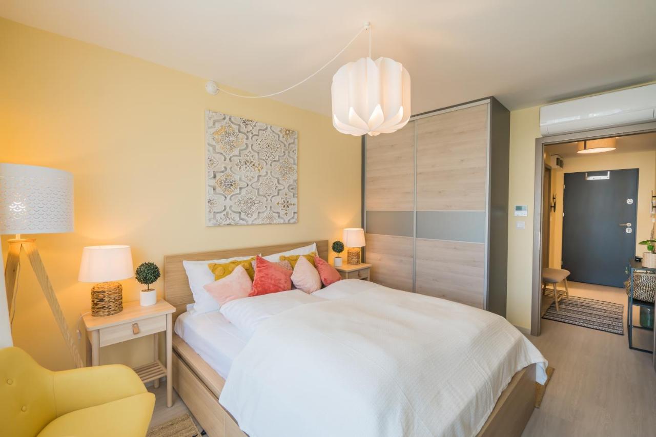 Mf Adriana Panorama Apartment Siófok Eksteriør billede